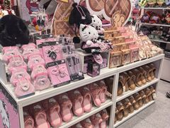 -名创优品(山东青岛华润万象城店)