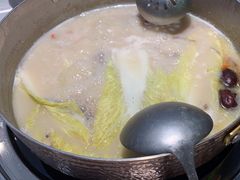-洪氏嗨捞·广东猪肚鸡·椰子鸡火锅(西咸万象城店)
