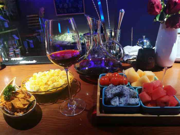 big live house酒吧-"去年过生日来过一次,那个时候刚开业没多久.