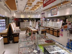 -美式眼镜·授权蔡司.依视路.尼康.豪雅.明月(人民广场店)