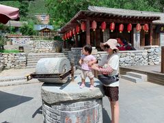 -百里峡七彩艺术小镇