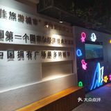 新开的去的时候赶上下雨，所以人不多，室外街很干净