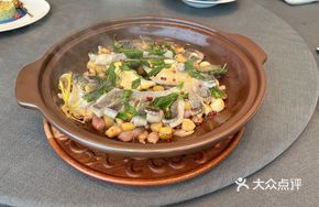 Braised Sea Catch Yellow Croaker in Clay Pot