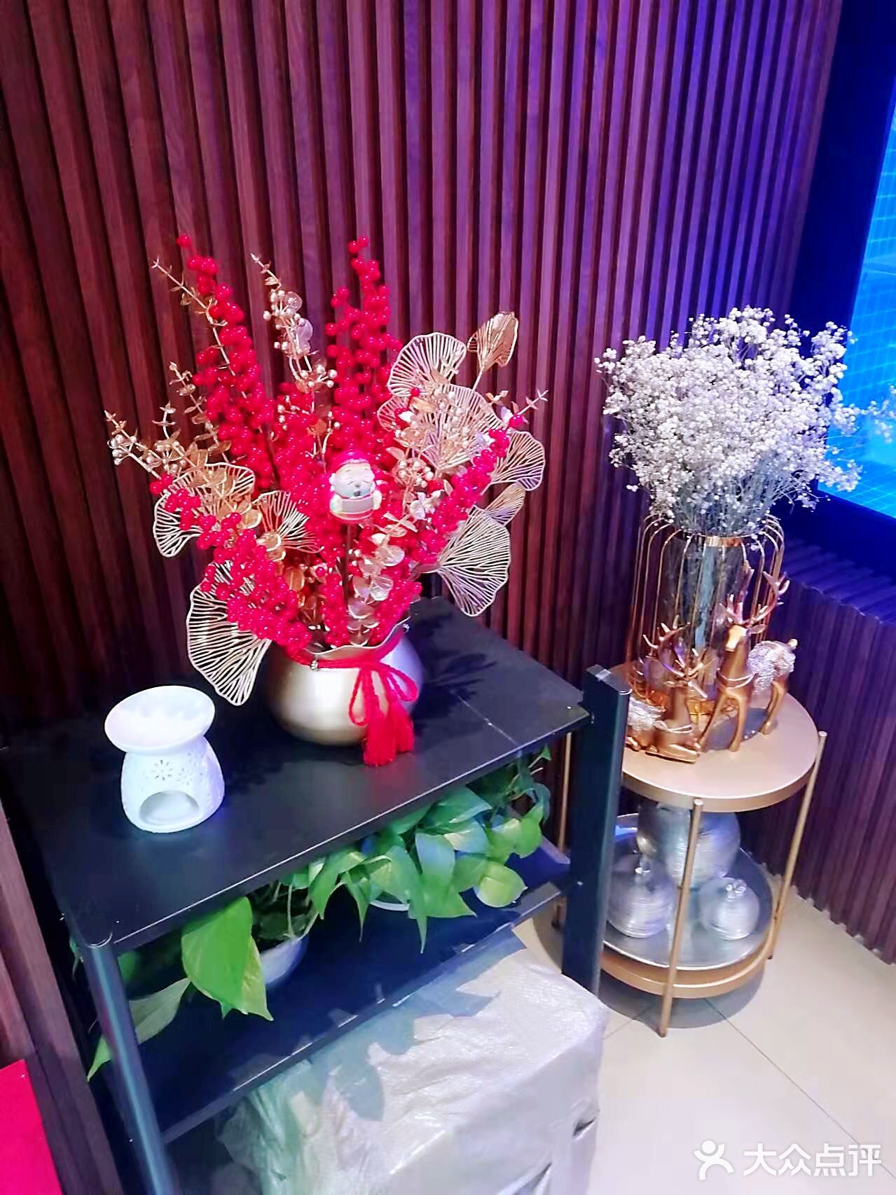 只能到店里来点。虾仁炒蛋 很滑很嫩，有水平