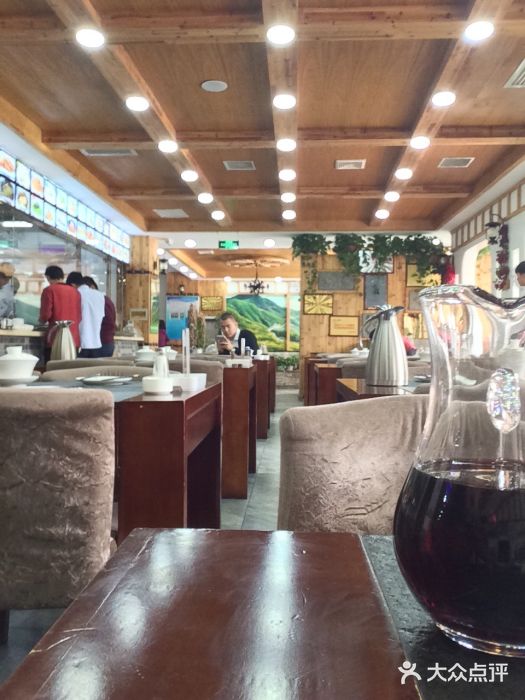 聚清全餐饮大堂图片