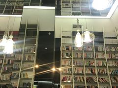 -钟书阁(松江泰晤士小镇店)