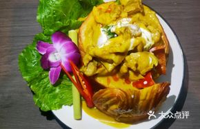 Thai-style Curry Chicken with Bread