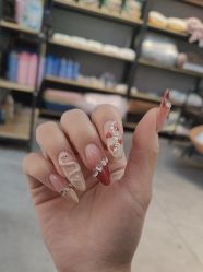 -小黑瓶美甲美睫
