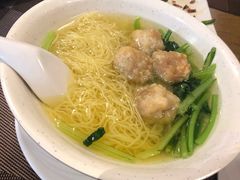 鲜虾云吞面-筷子