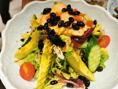 三文鱼牛油果蔬菜沙拉-阿吾罗日本料理(K11艺术中心店)