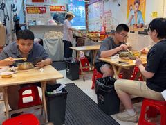 -柳州肥姨妈大骨螺蛳粉(东靖路店)