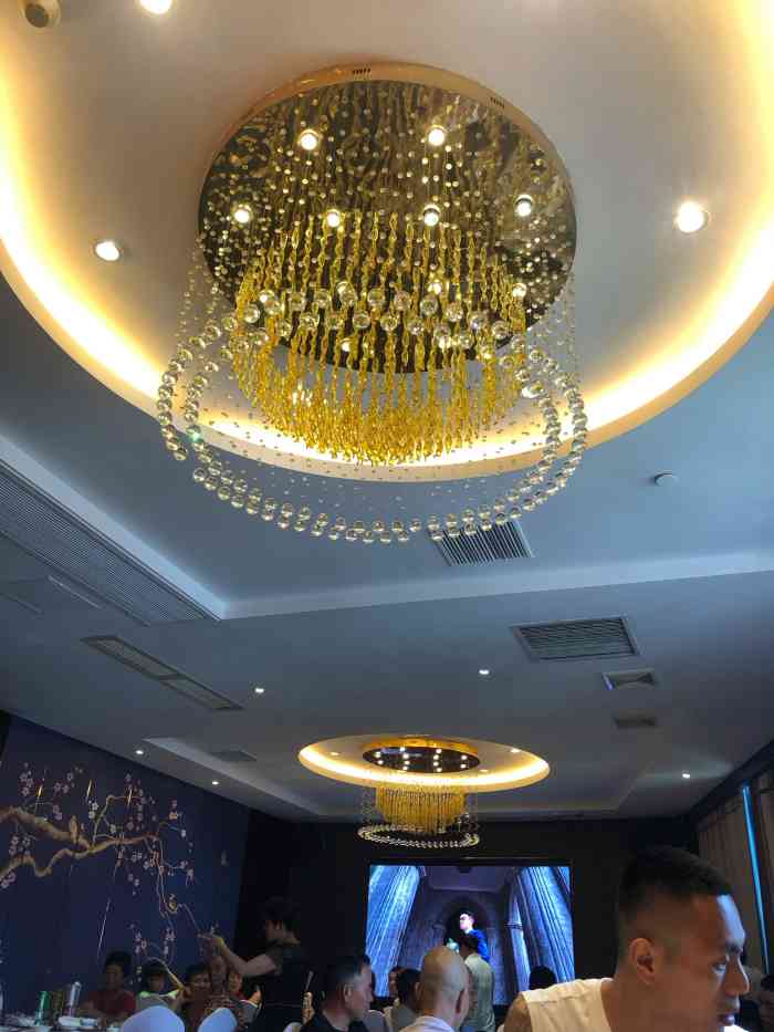 龙岩财富酒店-"这个酒店很不错,服务很到位,服务人员态度.