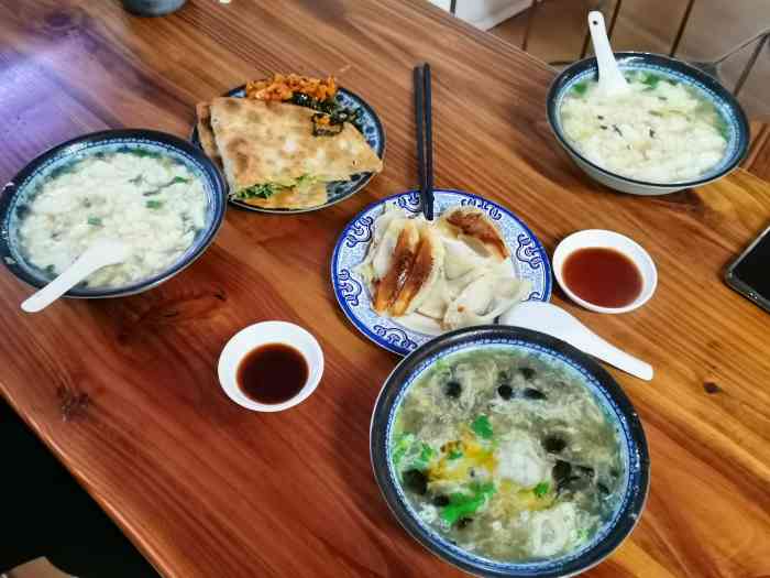 淮香小吃锅贴(芜湖路店)-"点了韭菜饼和沙汤,味道还不错,鸡蛋饼咸淡.