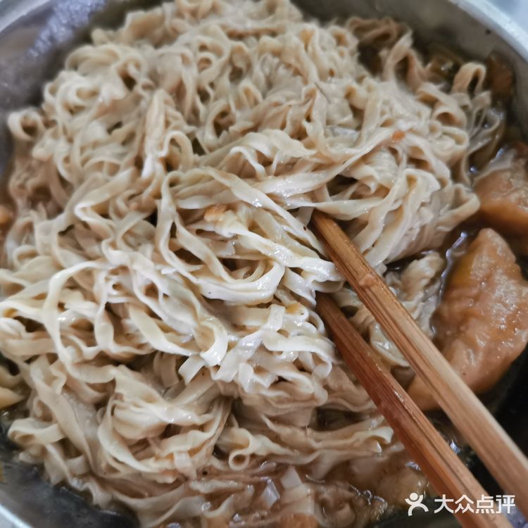 随手早餐，饺子加面条管饱