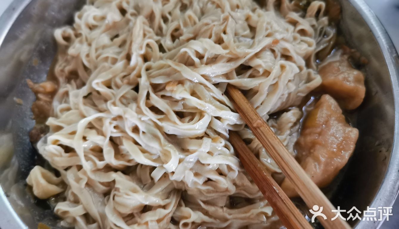 随手早餐，饺子加面条管饱