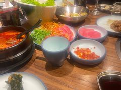 -明洞阿姨·韩式酱蟹烤肉·创意料理(三元桥店)