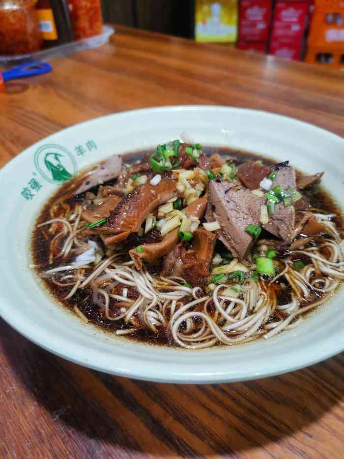 杭嘉湖咬强羊肉面馆(桐乡永兴路总店)-"之前吃过桐乡特色羊肉面,老家