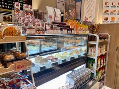 面包甜点陈列柜-山崎面包(苏州中心店)