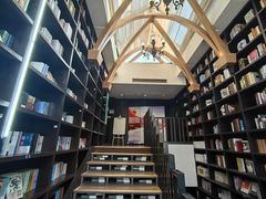 -钟书阁(松江泰晤士小镇店)