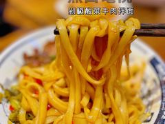 剁椒酸菜牛肉拌面-黑白电视长沙小吃(悦汇城店)