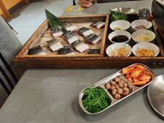 -围炉肉舍•炭烤活鳗•丹东海鲜烤肉(步行街店)