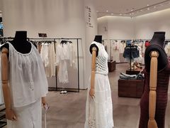 -URBAN REVIVO(上海中庚漫游城店)