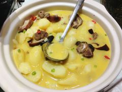 腊猪蹄炖小土豆-湖锦酒楼·32年地道湖北菜(光谷店)