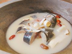 -咕嘟草帽鱼·牛奶一样的鲜鱼汤(天鹅湖万达广场店)