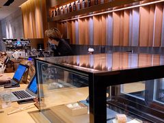 面包甜点陈列柜-星巴克臻选(济南恒隆店)