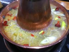 -果松木炭酸菜铜火锅·外婆参鸡汤