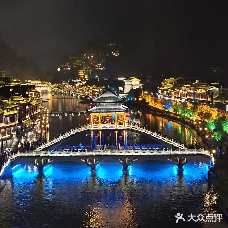 凤凰古城的夜景