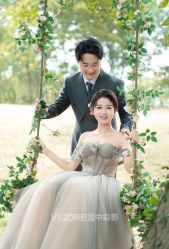 -雪中彩影婚纱摄影·微光艺术中心