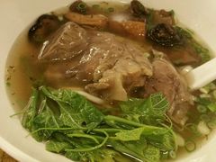 -晶华冠军牛肉面坊