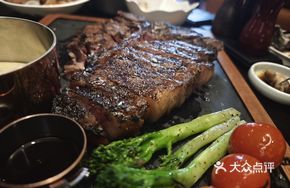 Charcoal-Grilled Dry-Aged T-Bone Steak (M5 Australian Angus)