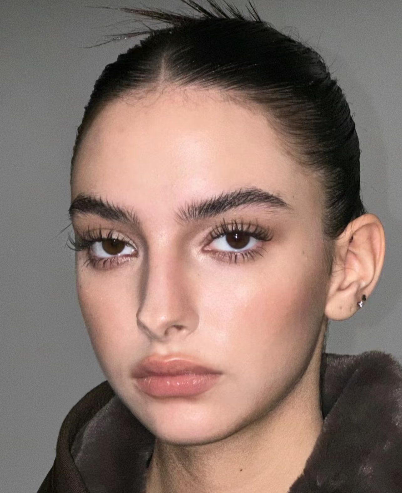 搭配达人时尚妆欧美浓密野生眉亚裔辣妹穿搭眉毛