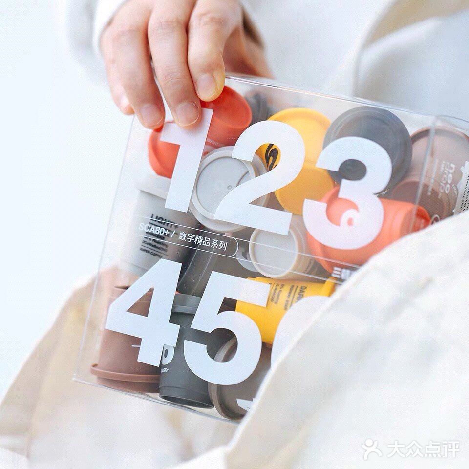最后包装也有亮点，简单明了，同时利用了可回收的材料制作