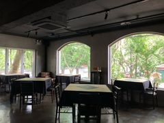 靠窗位-穹六人间 people 6(岳阳路店)