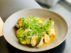 温热海鲜沙拉配牛油果-Mercato莫卡多露台餐厅与酒吧(K11店)