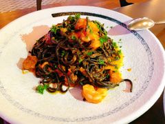 墨鱼面伴虾和卡拉布利亚肉肠番茄汁-FISH&POTATO Cō(地中海美食 万象城店)