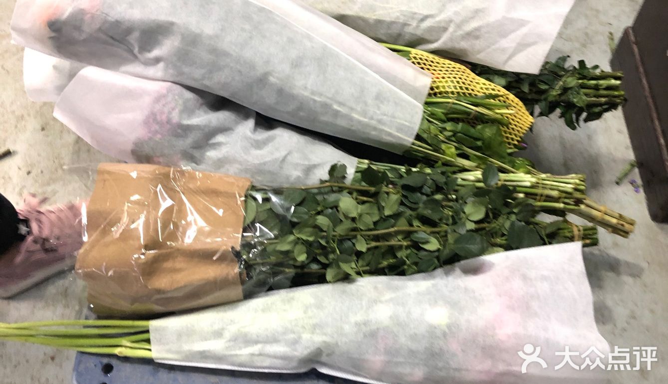 品种也特别全 关键价格超级美丽而且一扎数量也不少