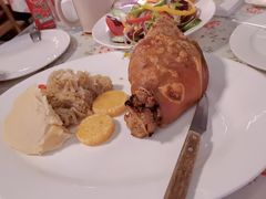 脆烤猪膝配德式酸菜、面包丸-巴伐利亚啤酒坊(意式风情街店)