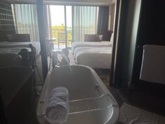 -三亚湾海居铂尔曼度假酒店