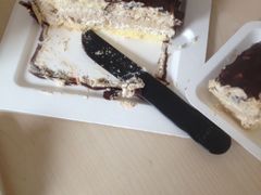 榛子巧克力蛋糕（切开的）-21cake廿一客蛋糕