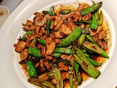 -阿瓦山寨·湘菜现炒·剁椒鱼头王(咸阳总店)