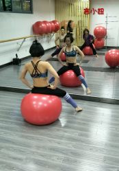 颜值邓老师-榕树上·瑜伽普拉提