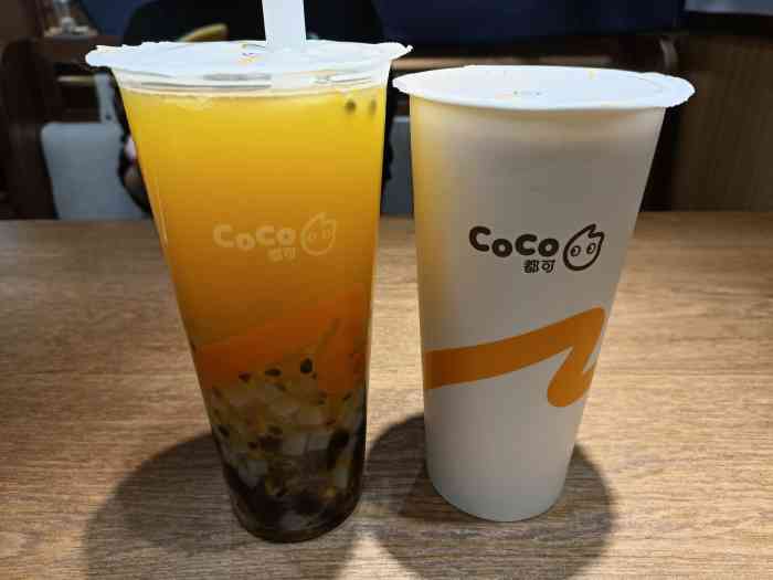 打分 跟朋友逛街口渴,正好看见coco都可,去买了「奶茶三兄弟」「鲜百