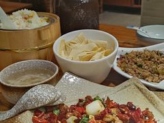 土豆焖饭-滇香肴·云南菜蒸汽石锅鱼(云南北路店)
