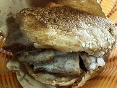 -洪峰浩老北京烧饼夹肉(角门路店)