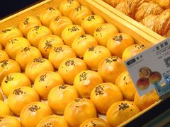 豆沙蛋黄酥-六贤记(杭州龙湖滨江天街店)