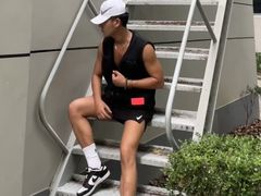 -上海游泳馆(地铁站)